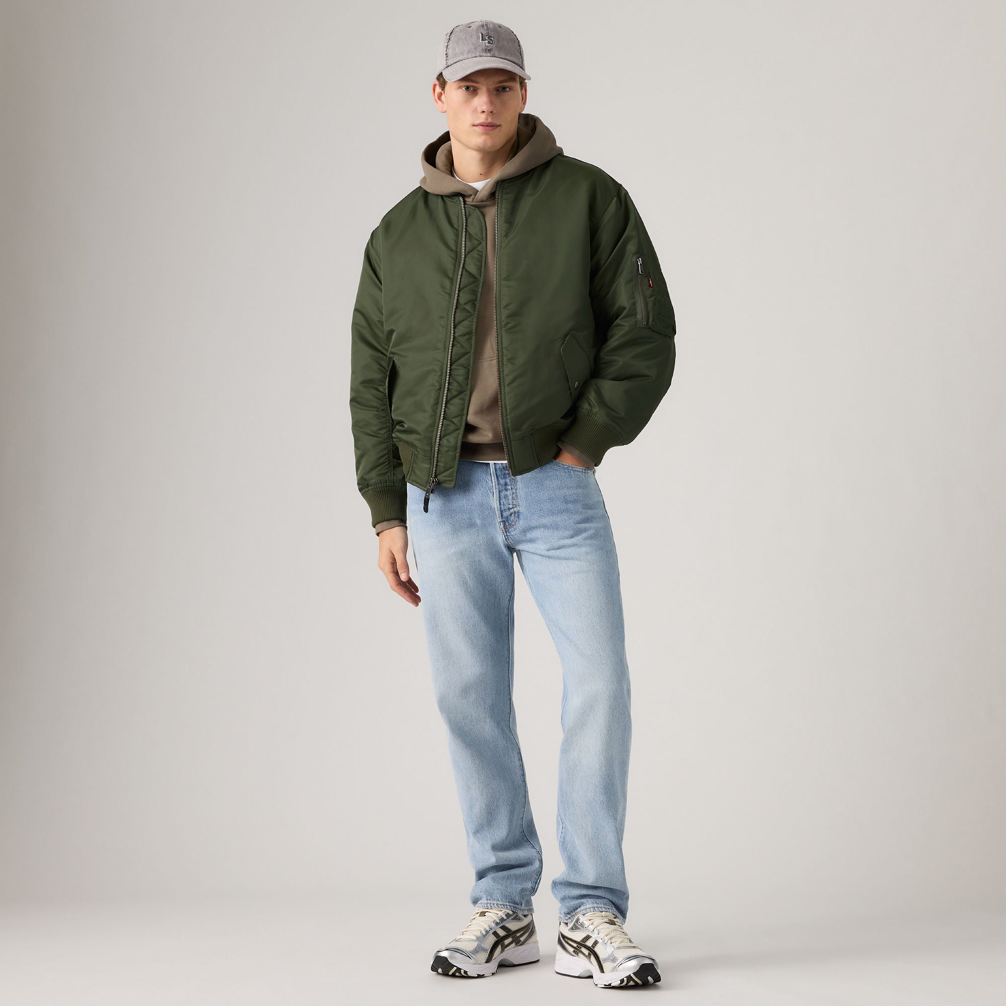 Levi's® Men's 501® Relaxed Jeans - Light Wash | Levi's SG