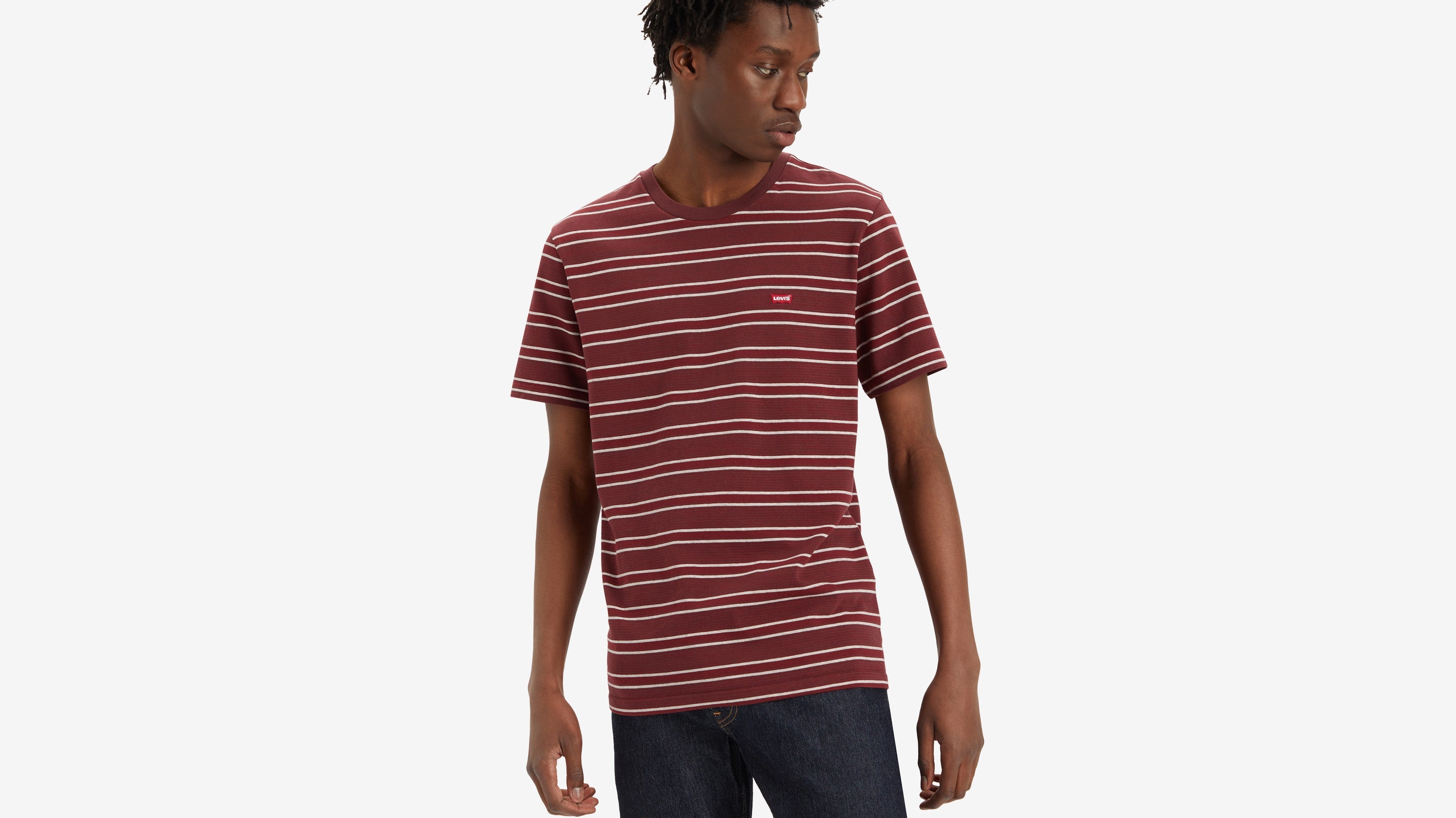 men's white and red t shirt