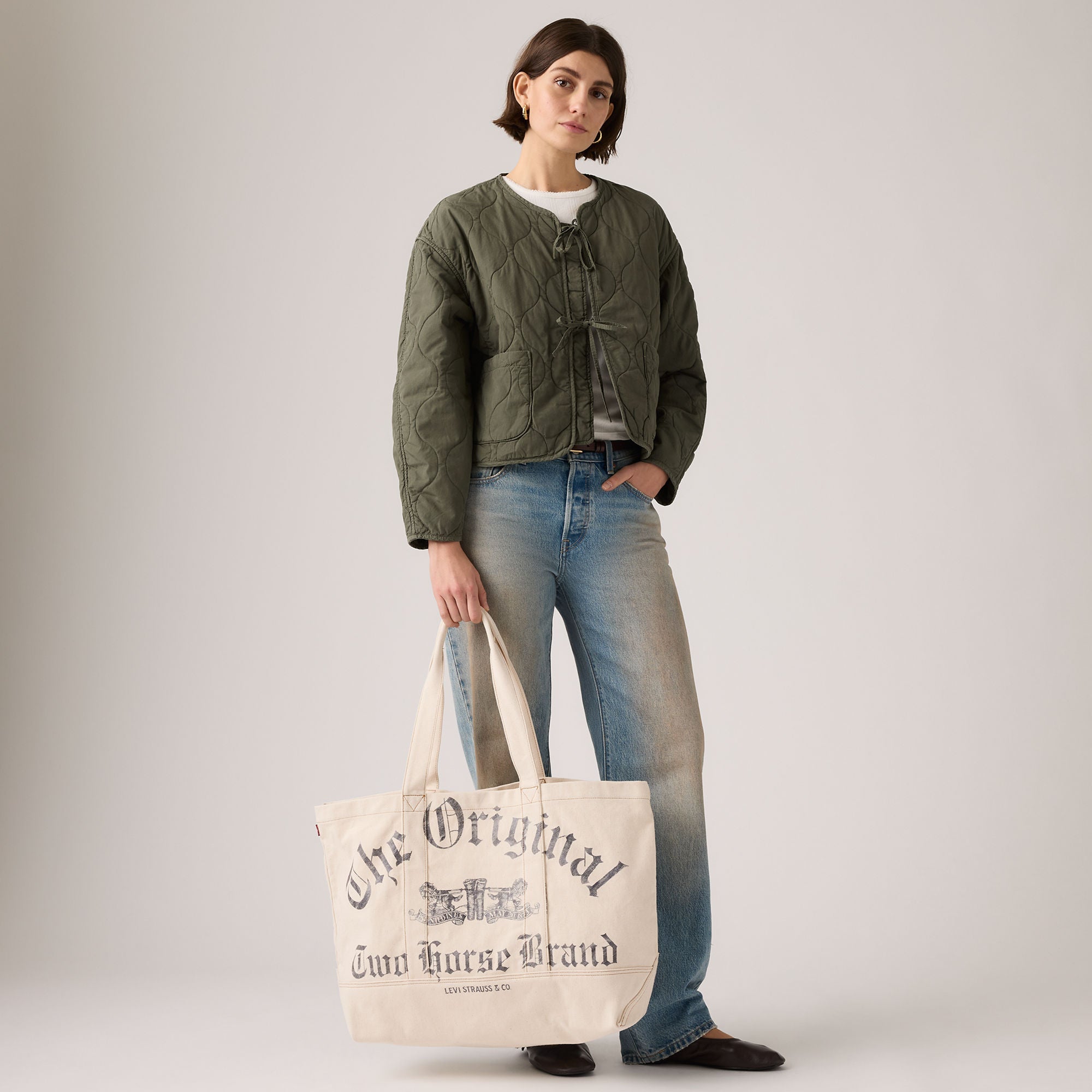 Levi's® Women's XL Graphic Tote Bag - Neutral | Levi's SG