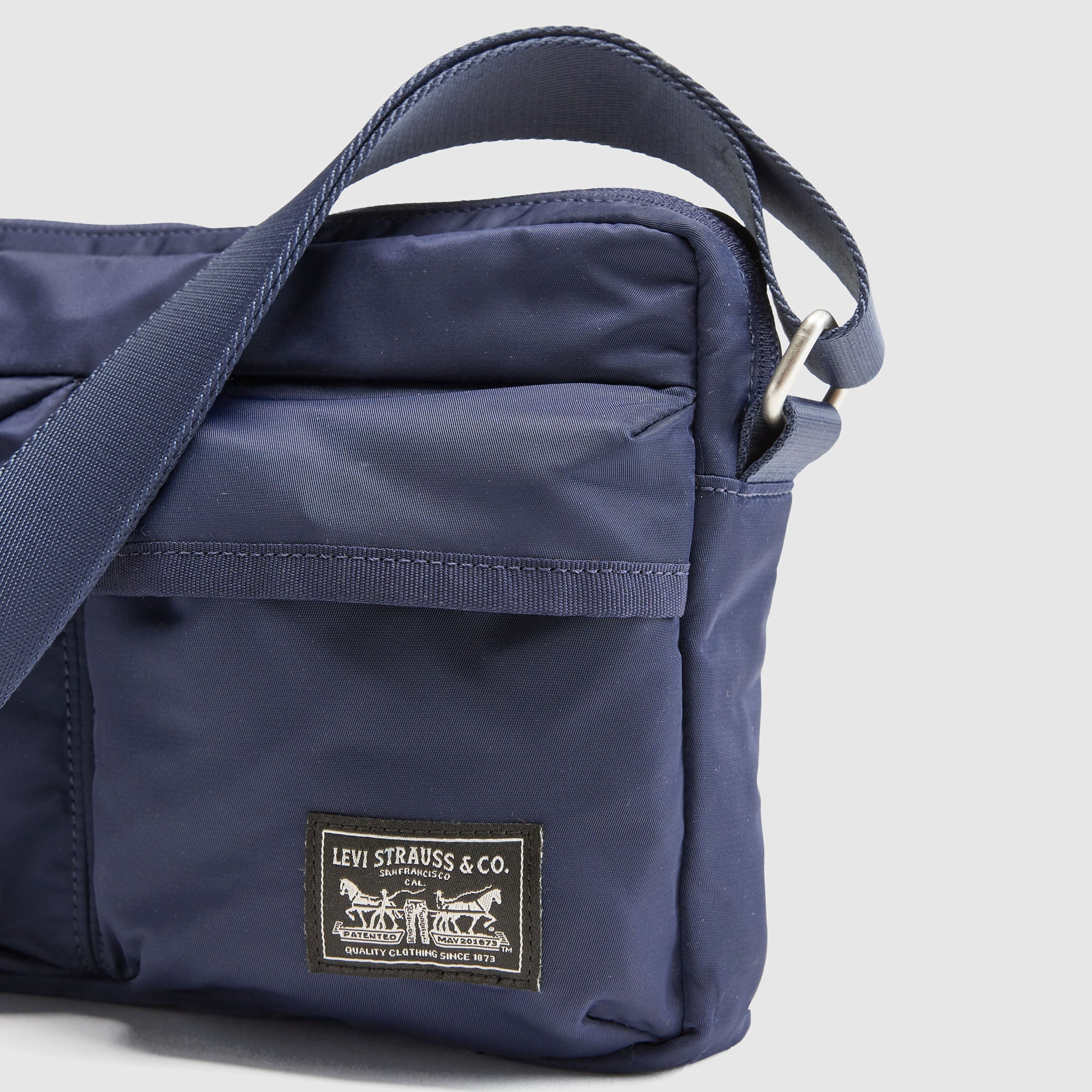 yu＊M Levi's® Men's Mission Bay Crossbody | Levi's SG