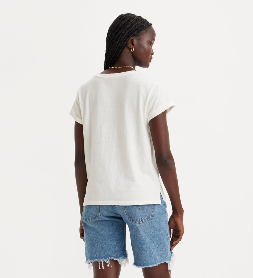 Levi s Women s Graphic Margot Pocket T Shirt Hibiscus Peek Cloud Dancer Levi s SG
