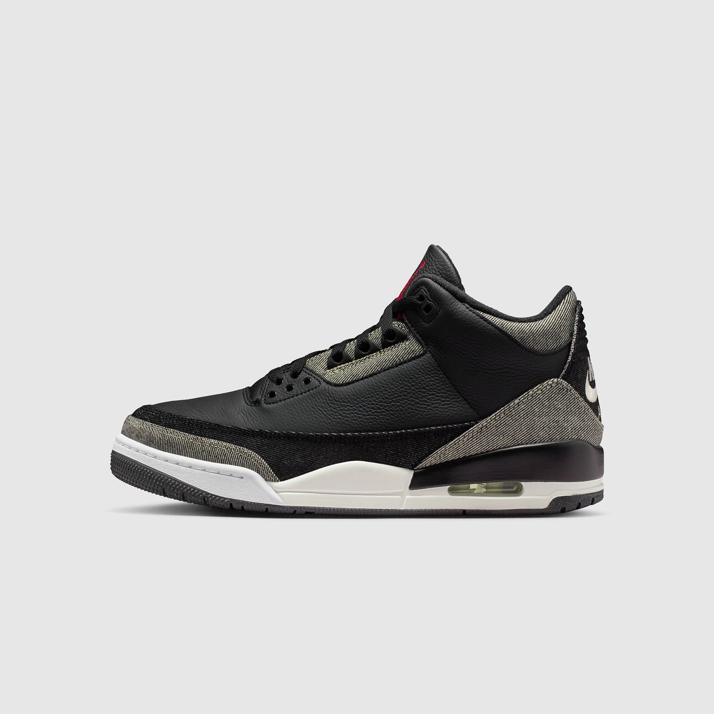Air Jordan 3 x Levi’s®
Black Denim Sneakers