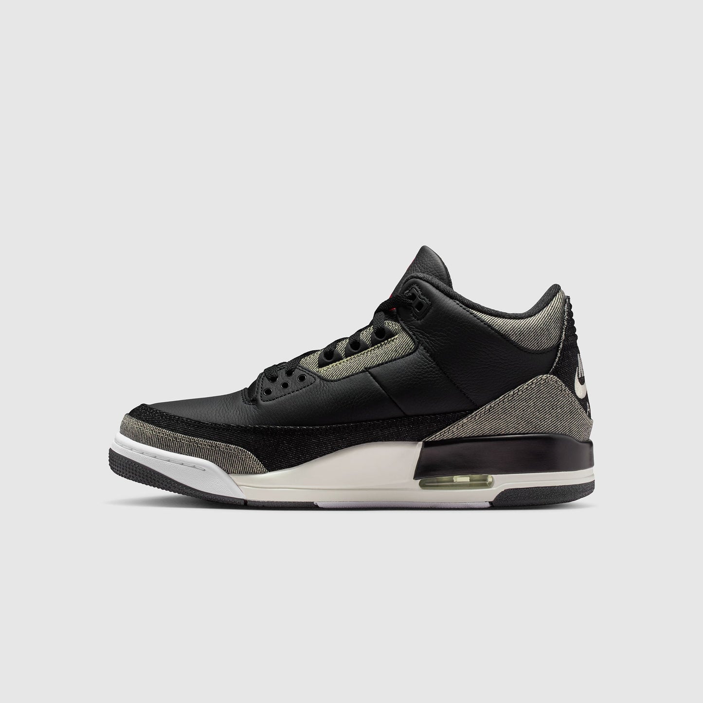 Air Jordan 3 x Levi’s®
Black Denim Sneakers