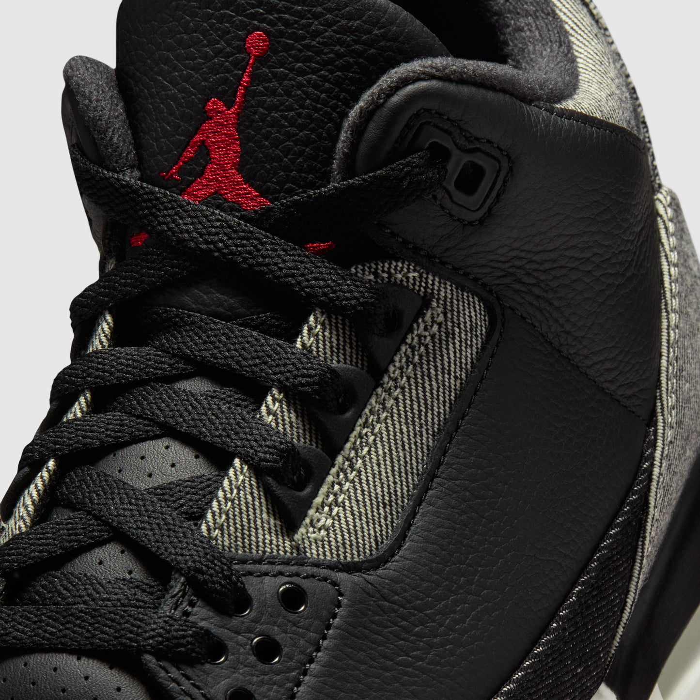 Air Jordan 3 x Levi’s®
Black Denim Sneakers