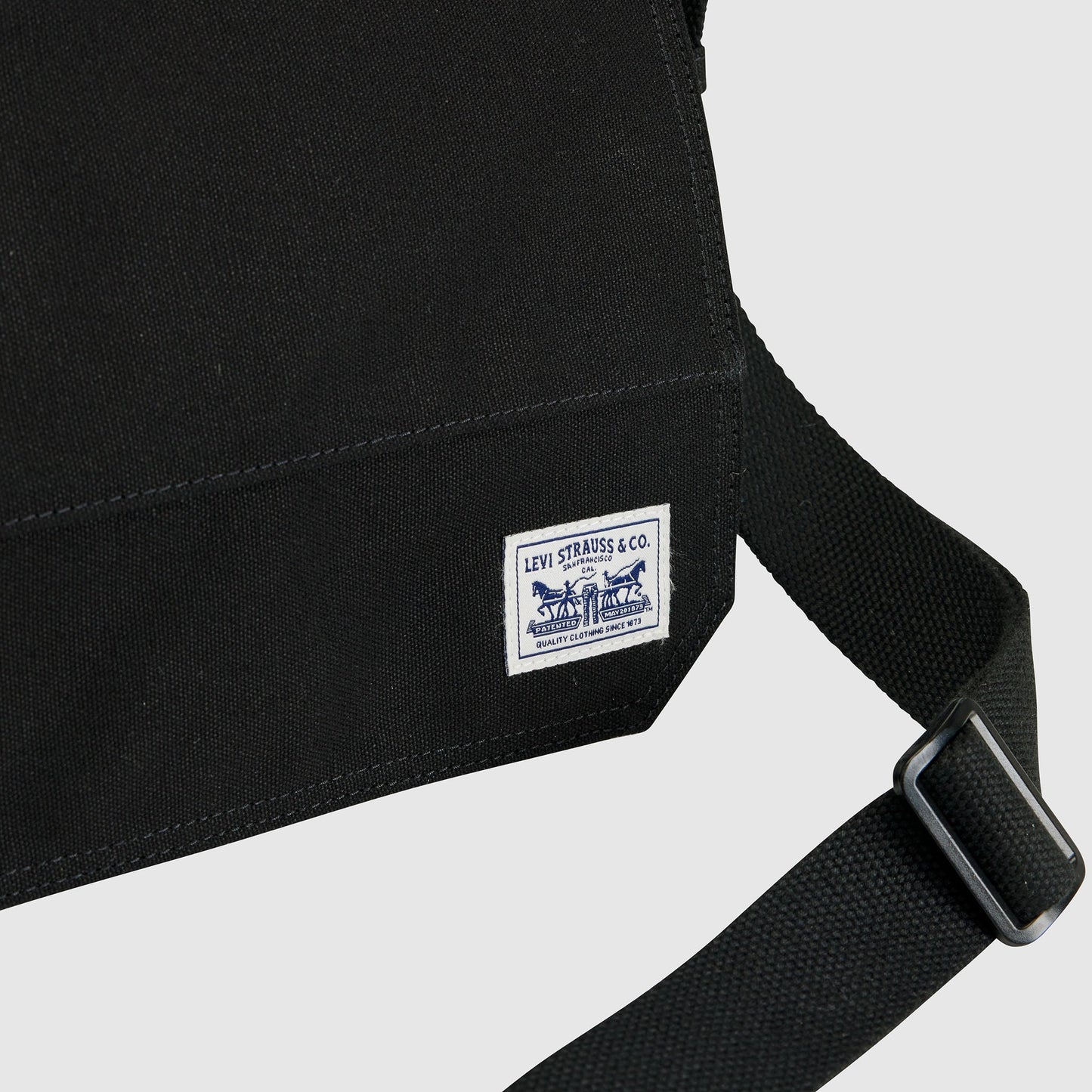 Levi's® Men's Duboce Messenger Bag