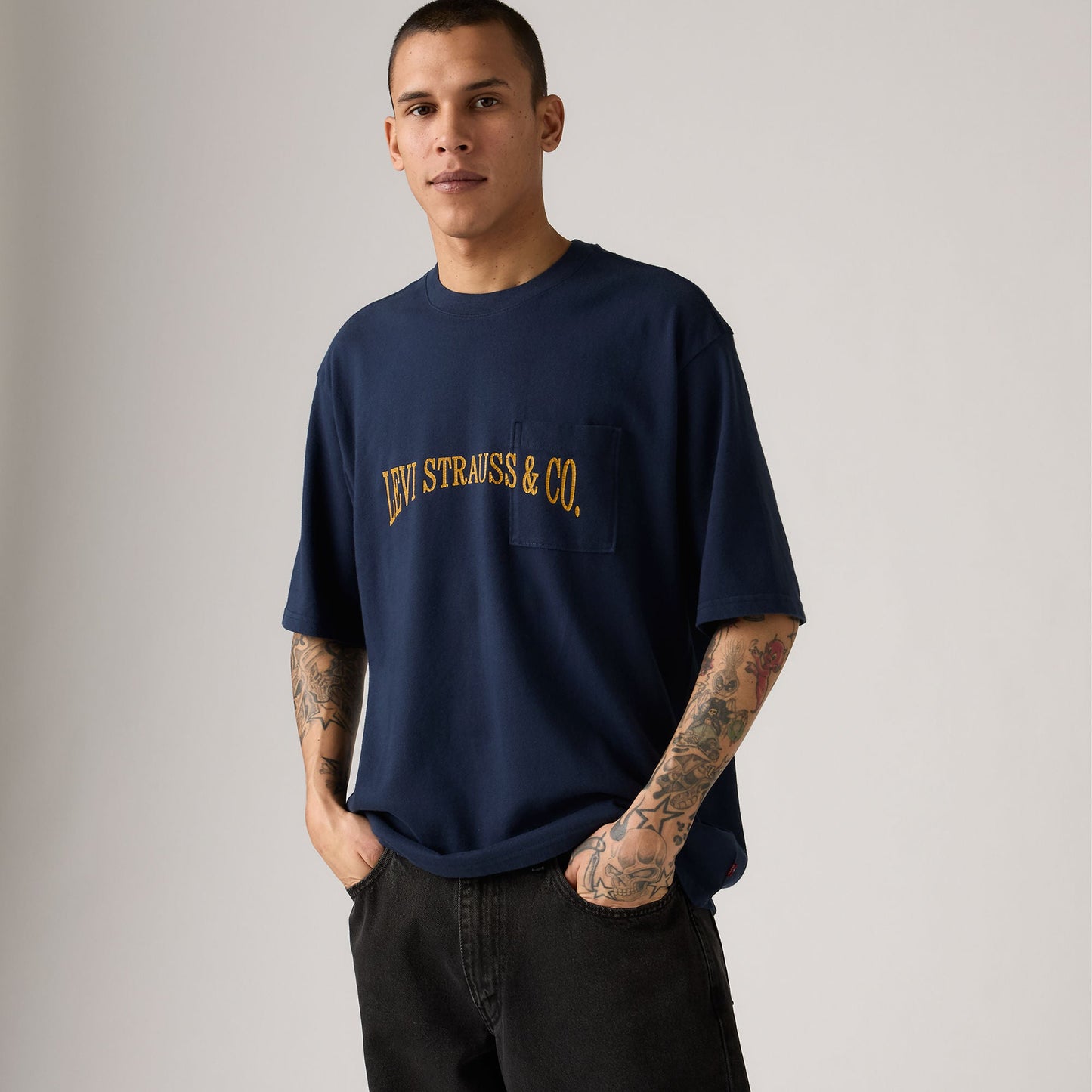 Levi's® Men's Half-Sleeve Graphic Pocket T-Shirt