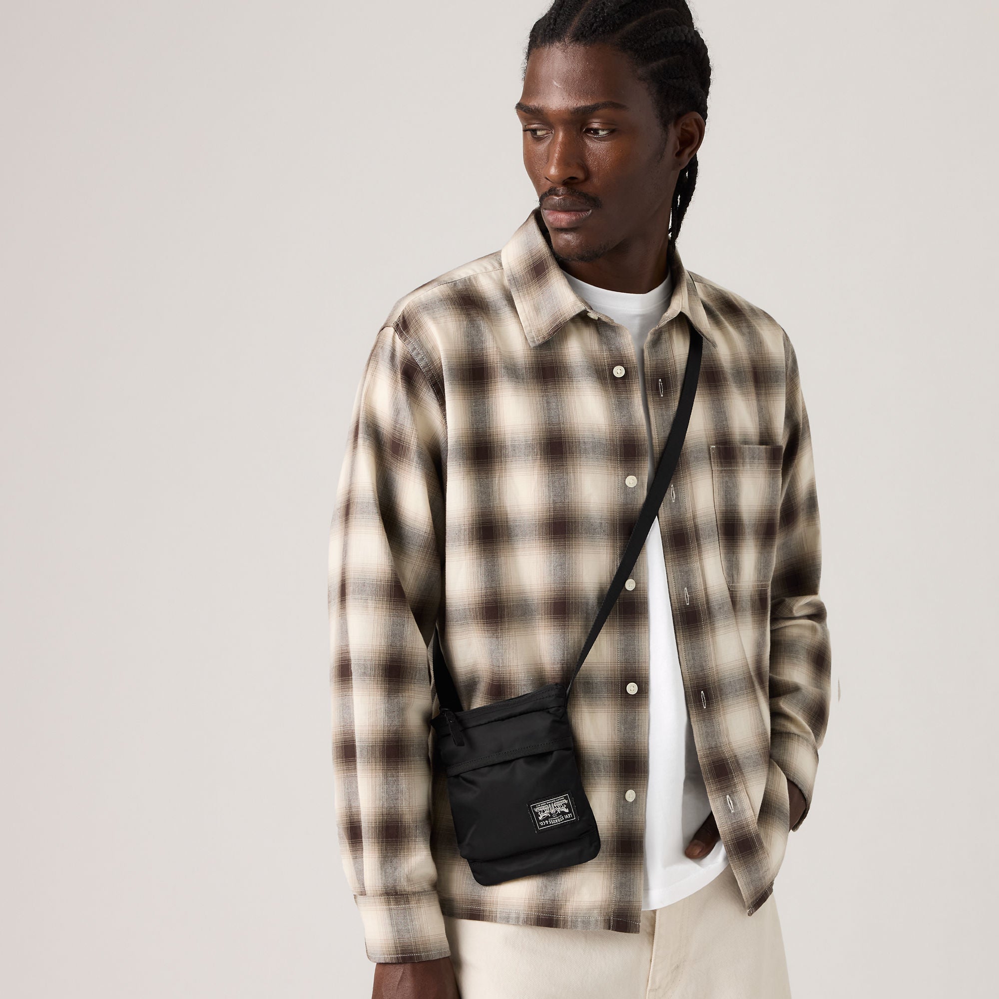 Levi's® Men's Mission Bay Crossbody Pouch - Black | Levi's SG