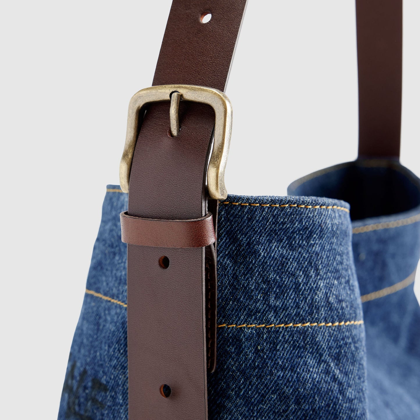 Levi's® Women's Medium Heritage Bag