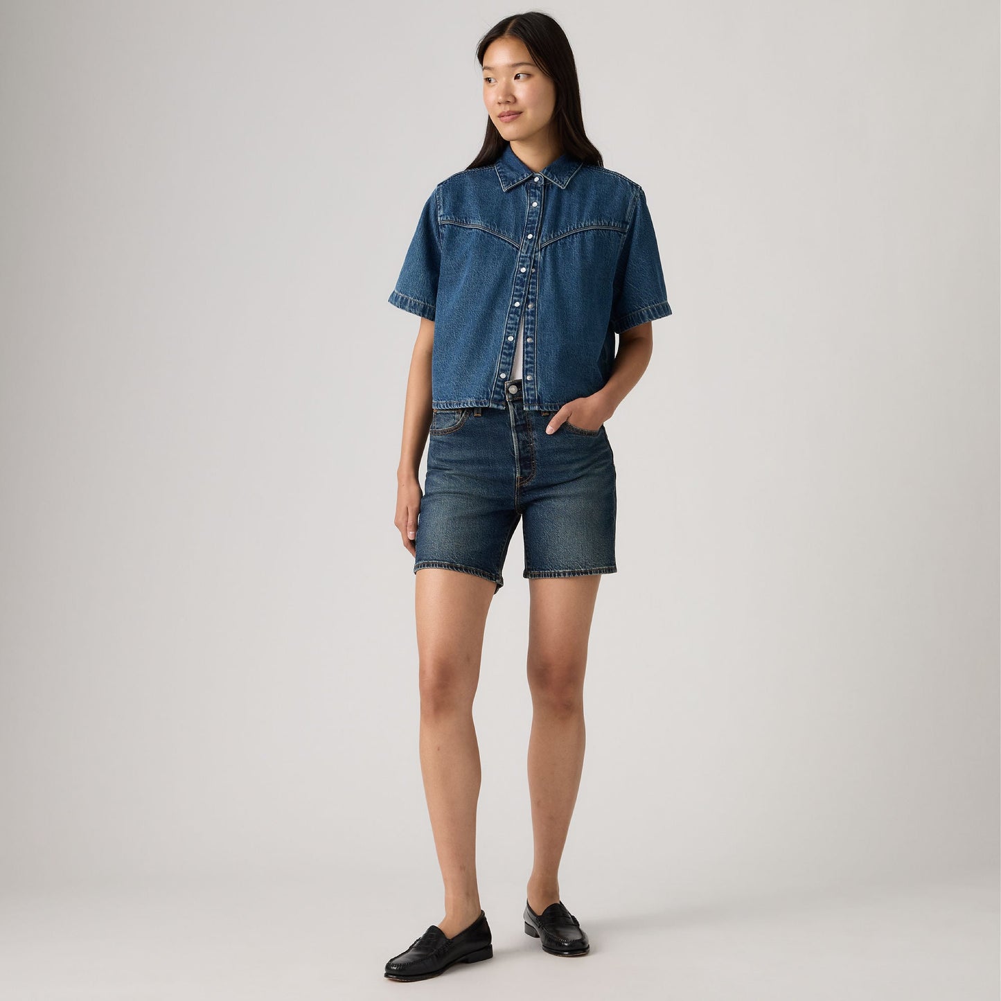 Levi's® Women's Mid-Thigh Shorts