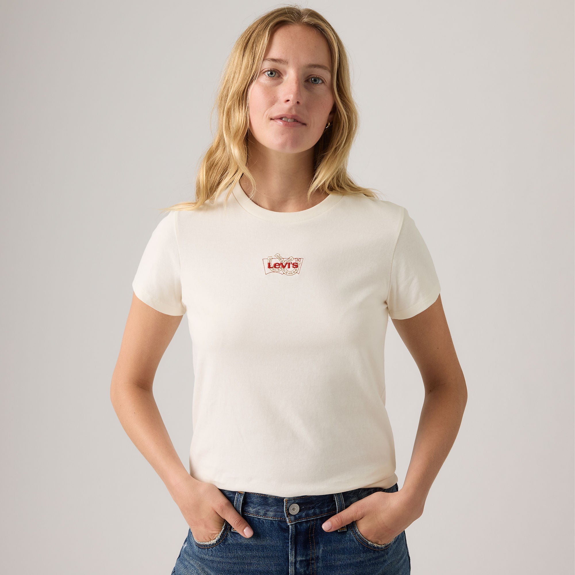 Levi's® Women's Perfect T-Shirt - Batwing Horshoe Egret | Levi's SG