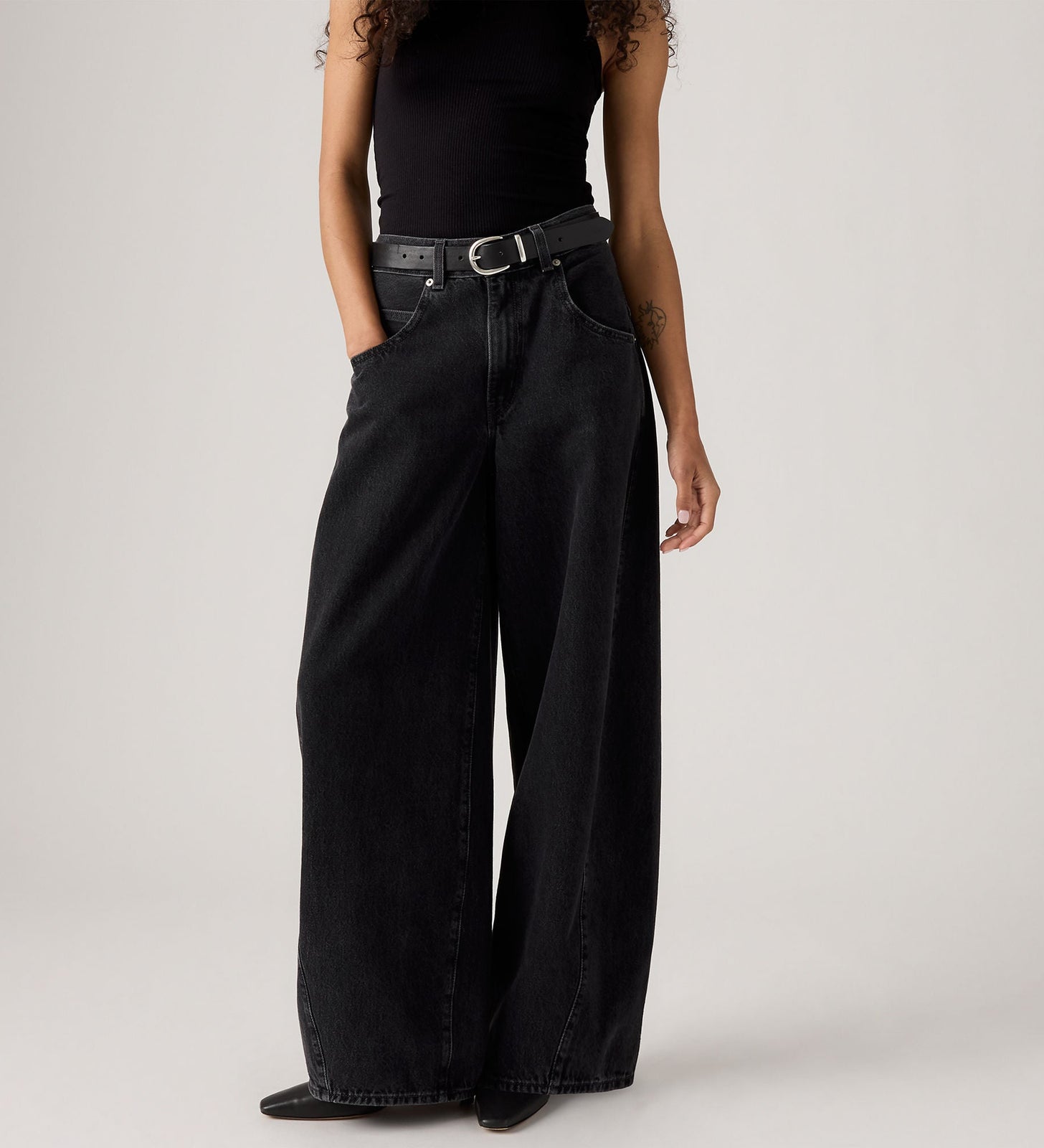 levis-womens-super-baggy-