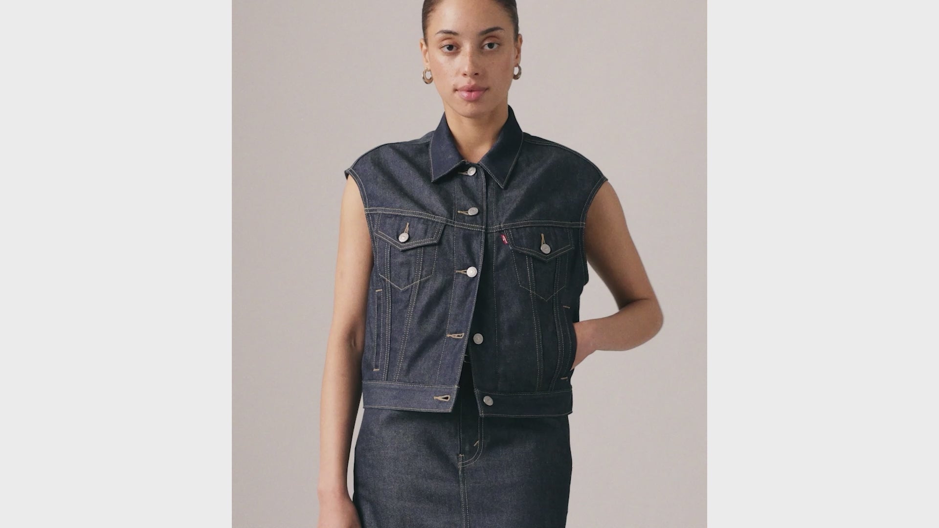 Levi's® Women's Shrunken '90s Trucker Vest - Black | Levi's SG