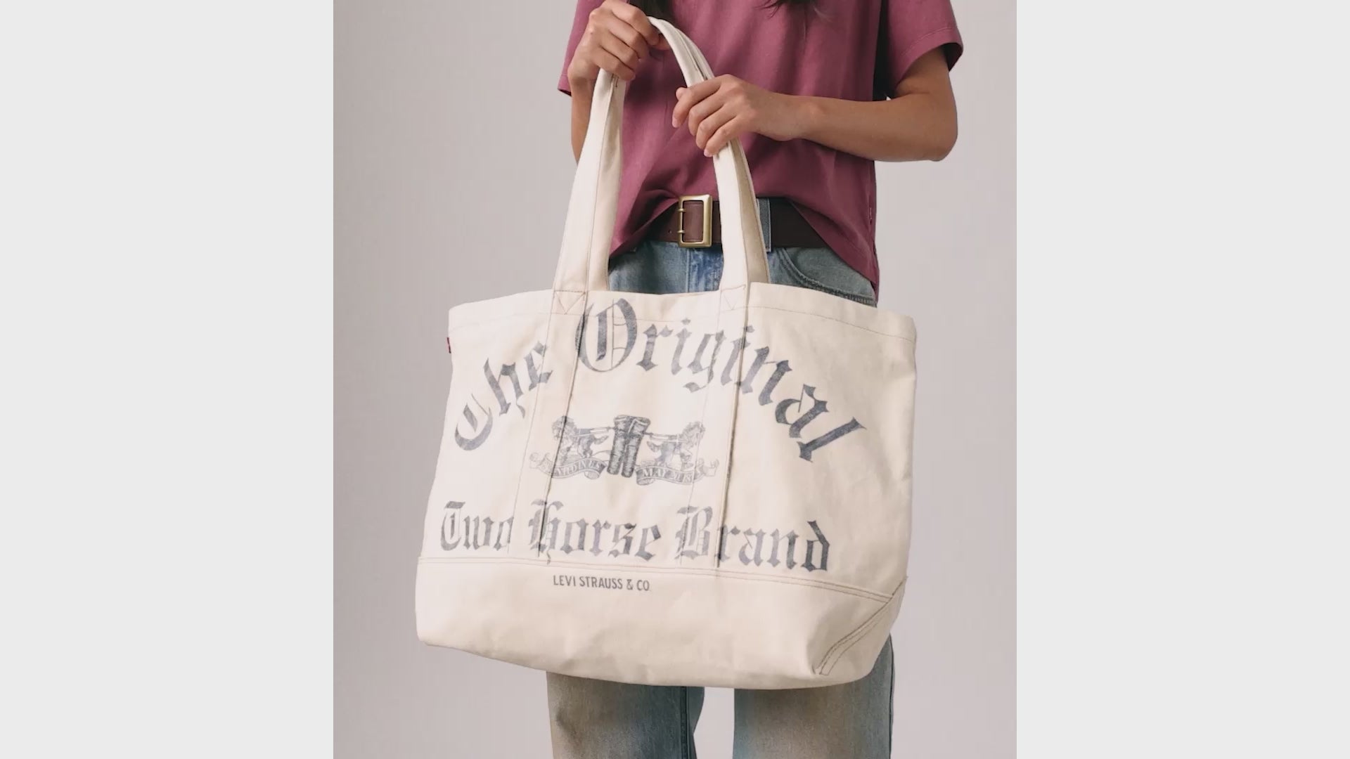 Levi's® Women's XL Graphic Tote Bag - Neutral | Levi's SG